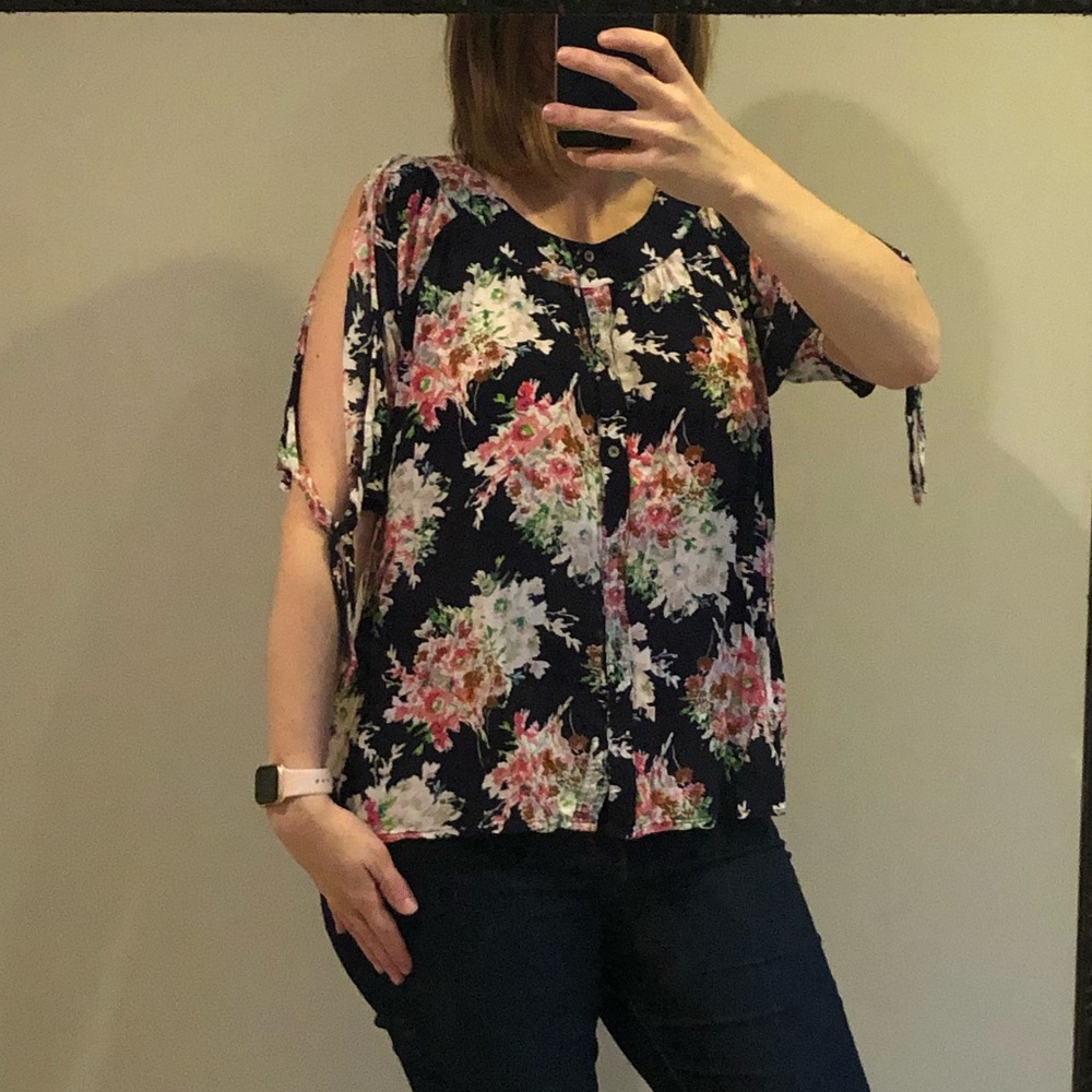 boutique shirt split sleeve floral
